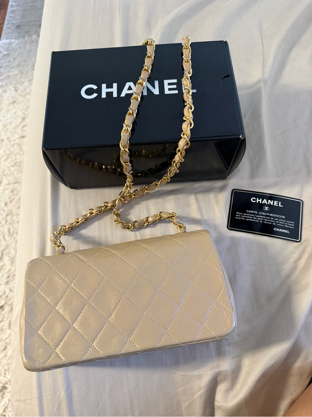 CHANEL Beige Quilted Lambskin Shoulder Bag with Gold Hardware - Picture 5 of 5